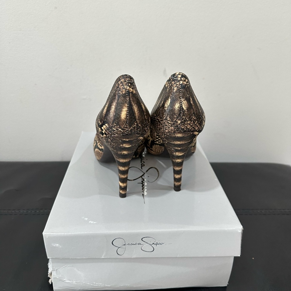 Jessica Simpson Heels Size 6.5 - Picture 4 of 8